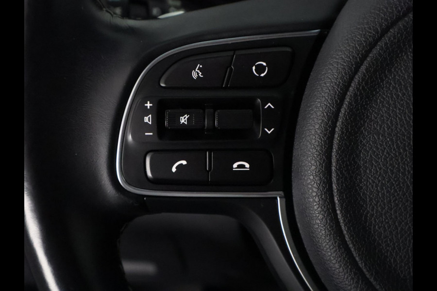 Kia e-Niro DynamicLine 64 kWh | SOH 100% ACCU | 450 km actieradius | Stuur-/Stoelverwarming | Navigatie | Camera | Half Leder |