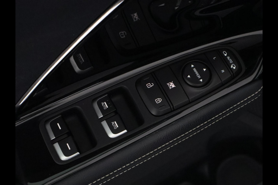 Kia e-Niro DynamicLine 64 kWh | SOH 100% ACCU | 450 km actieradius | Stuur-/Stoelverwarming | Navigatie | Camera | Half Leder |