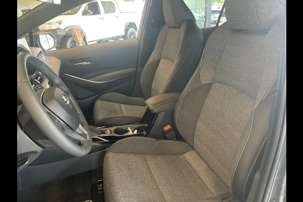 Toyota Corolla Touring Sports Hybrid 140 Dynamic | Dodehoek detectie | Stuur- & Stoelverwarming | Parkeersensoren | Apple Carplay & AndroidAUTO