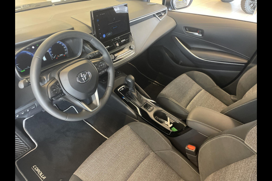 Toyota Corolla Touring Sports Hybrid 140 Dynamic | Dodehoek detectie | Stuur- & Stoelverwarming | Parkeersensoren | Apple Carplay & AndroidAUTO