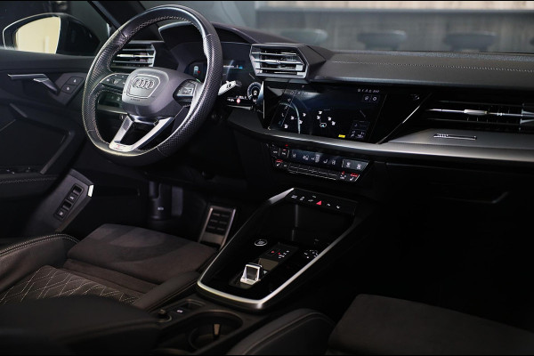 Audi A3 Sportback 45 TFSI e RS3 Look / 245 PK / RS Zetels / B & O / Head Up / 360 Camera / Virtual Cockpit / Open Pano / Matrix