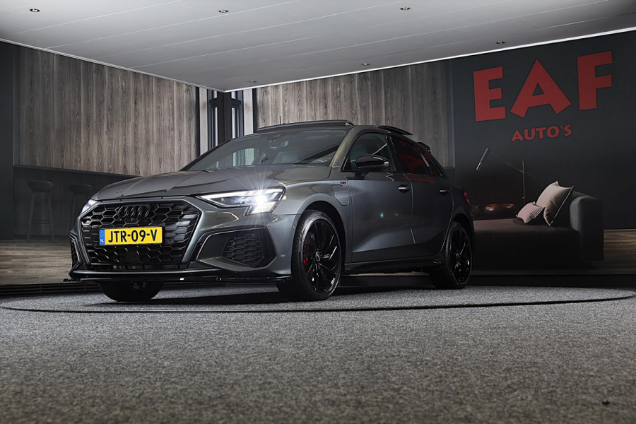 Audi A3 Sportback 45 TFSI e RS3 Look / 245 PK / RS Zetels / B & O / Head Up / 360 Camera / Virtual Cockpit / Open Pano / Matrix
