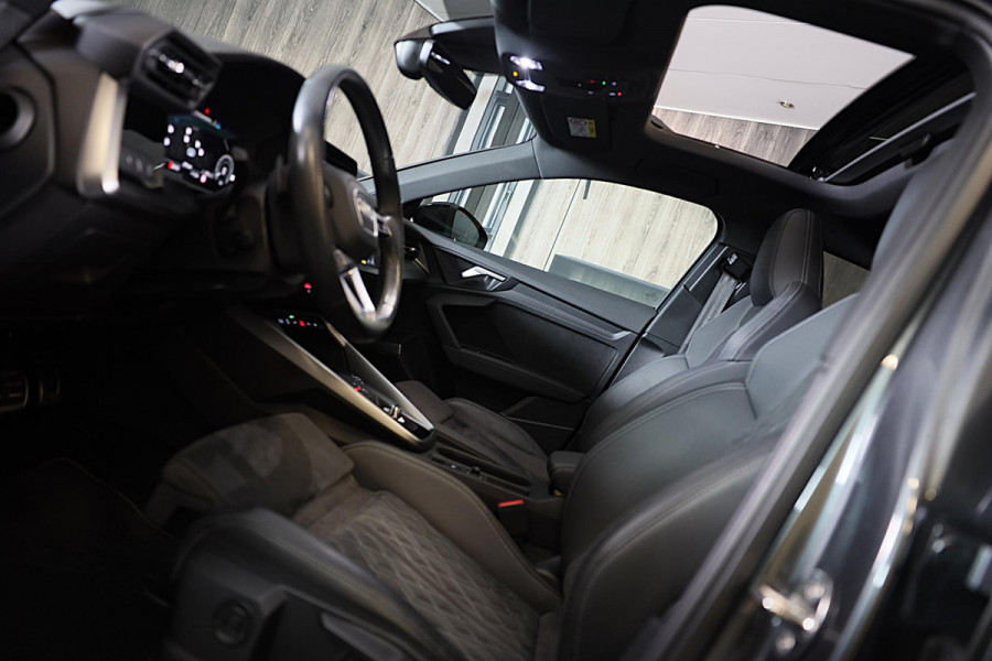 Audi A3 Sportback 45 TFSI e RS3 Look / 245 PK / RS Zetels / B & O / Head Up / 360 Camera / Virtual Cockpit / Open Pano / Matrix