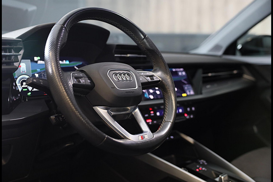 Audi A3 Sportback 45 TFSI e RS3 Look / 245 PK / RS Zetels / B & O / Head Up / 360 Camera / Virtual Cockpit / Open Pano / Matrix