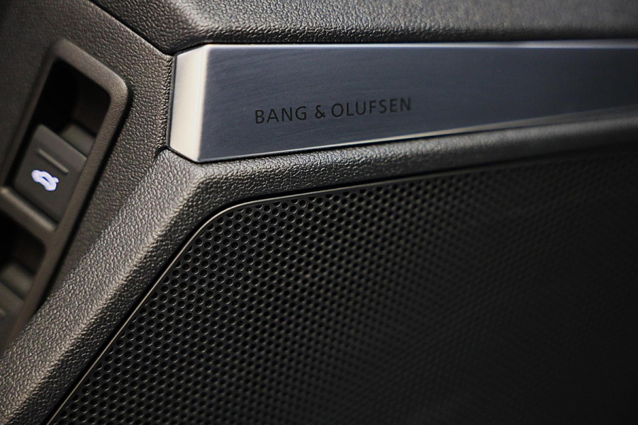 Audi A3 Sportback 45 TFSI e RS3 Look / 245 PK / RS Zetels / B & O / Head Up / 360 Camera / Virtual Cockpit / Open Pano / Matrix