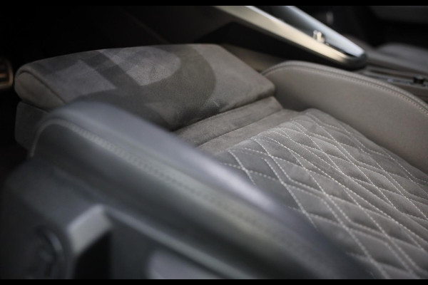 Audi A3 Sportback 45 TFSI e RS3 Look / 245 PK / RS Zetels / B & O / Head Up / 360 Camera / Virtual Cockpit / Open Pano / Matrix