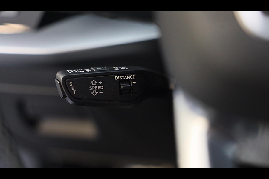 Audi A3 Sportback 45 TFSI e RS3 Look / 245 PK / RS Zetels / B & O / Head Up / 360 Camera / Virtual Cockpit / Open Pano / Matrix