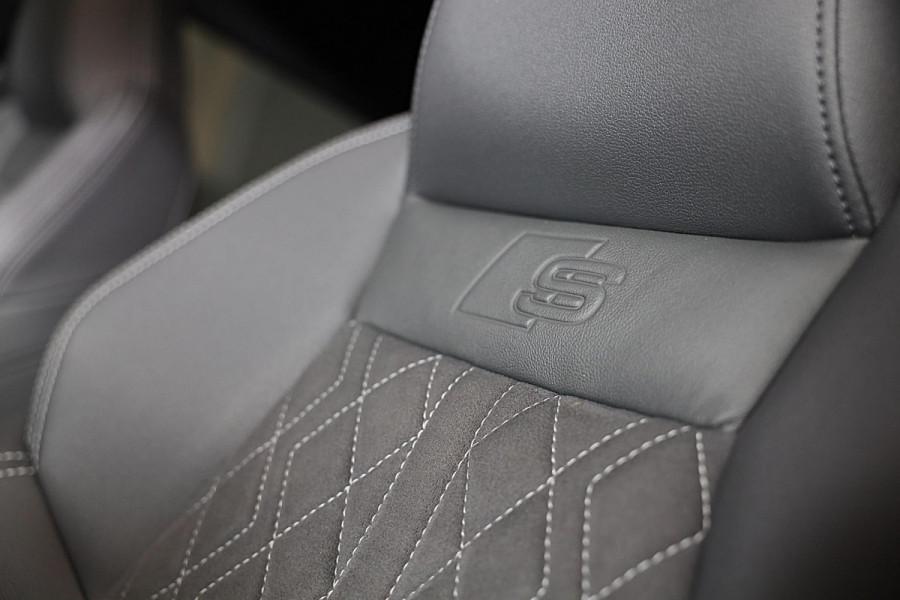 Audi A3 Sportback 45 TFSI e RS3 Look / 245 PK / RS Zetels / B & O / Head Up / 360 Camera / Virtual Cockpit / Open Pano / Matrix