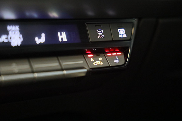 Audi A3 Sportback 45 TFSI e RS3 Look / 245 PK / RS Zetels / B & O / Head Up / 360 Camera / Virtual Cockpit / Open Pano / Matrix