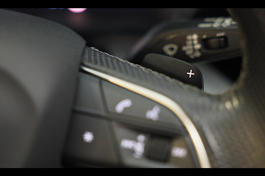 Audi A3 Sportback 45 TFSI e RS3 Look / 245 PK / RS Zetels / B & O / Head Up / 360 Camera / Virtual Cockpit / Open Pano / Matrix