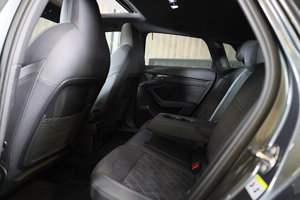 Audi A3 Sportback 45 TFSI e RS3 Look / 245 PK / RS Zetels / B & O / Head Up / 360 Camera / Virtual Cockpit / Open Pano / Matrix