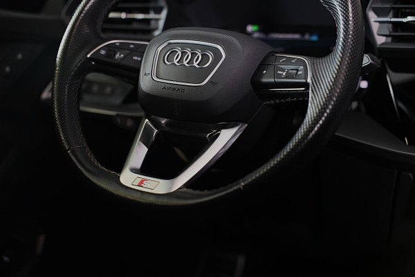 Audi A3 Sportback 45 TFSI e RS3 Look / 245 PK / RS Zetels / B & O / Head Up / 360 Camera / Virtual Cockpit / Open Pano / Matrix