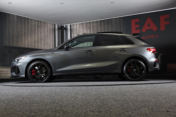 Audi A3 Sportback 45 TFSI e RS3 Look / 245 PK / RS Zetels / B & O / Head Up / 360 Camera / Virtual Cockpit / Open Pano / Matrix