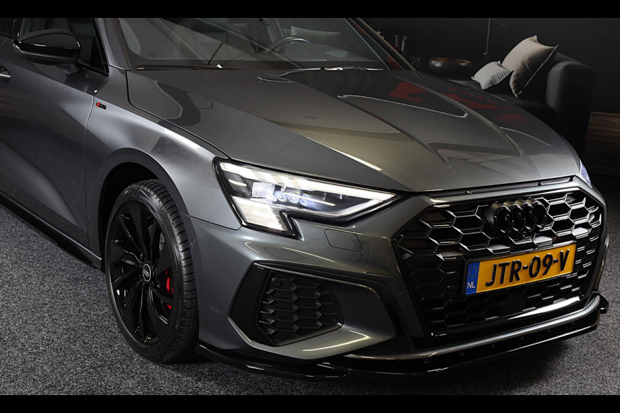 Audi A3 Sportback 45 TFSI e RS3 Look / 245 PK / RS Zetels / B & O / Head Up / 360 Camera / Virtual Cockpit / Open Pano / Matrix