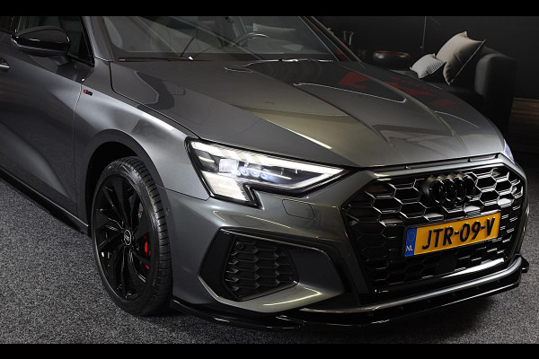Audi A3 Sportback 45 TFSI e RS3 Look / 245 PK / RS Zetels / B & O / Head Up / 360 Camera / Virtual Cockpit / Open Pano / Matrix