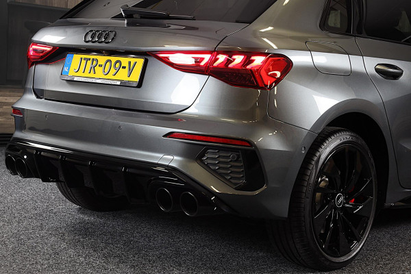 Audi A3 Sportback 45 TFSI e RS3 Look / 245 PK / RS Zetels / B & O / Head Up / 360 Camera / Virtual Cockpit / Open Pano / Matrix
