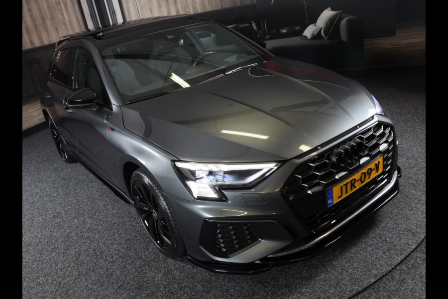 Audi A3 Sportback 45 TFSI e RS3 Look / 245 PK / RS Zetels / B & O / Head Up / 360 Camera / Virtual Cockpit / Open Pano / Matrix