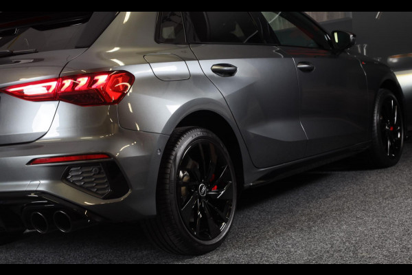 Audi A3 Sportback 45 TFSI e RS3 Look / 245 PK / RS Zetels / B & O / Head Up / 360 Camera / Virtual Cockpit / Open Pano / Matrix