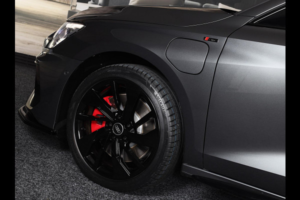 Audi A3 Sportback 45 TFSI e RS3 Look / 245 PK / RS Zetels / B & O / Head Up / 360 Camera / Virtual Cockpit / Open Pano / Matrix