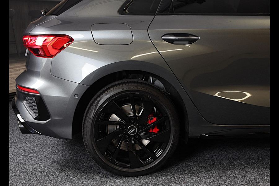 Audi A3 Sportback 45 TFSI e RS3 Look / 245 PK / RS Zetels / B & O / Head Up / 360 Camera / Virtual Cockpit / Open Pano / Matrix