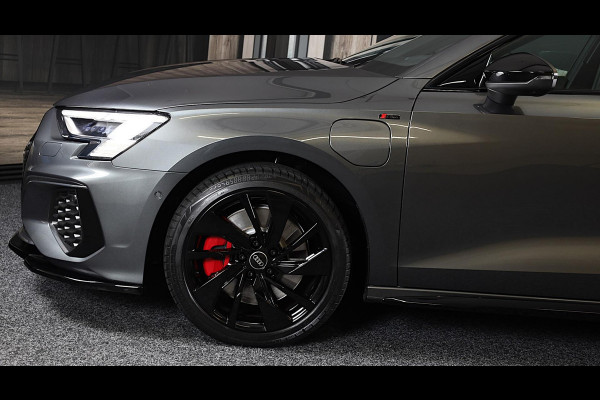 Audi A3 Sportback 45 TFSI e RS3 Look / 245 PK / RS Zetels / B & O / Head Up / 360 Camera / Virtual Cockpit / Open Pano / Matrix