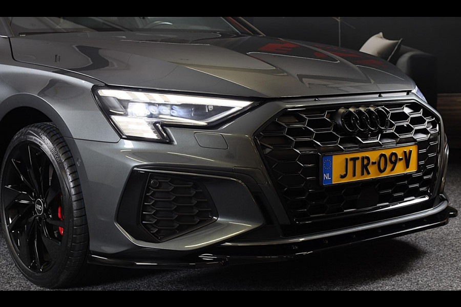 Audi A3 Sportback 45 TFSI e RS3 Look / 245 PK / RS Zetels / B & O / Head Up / 360 Camera / Virtual Cockpit / Open Pano / Matrix