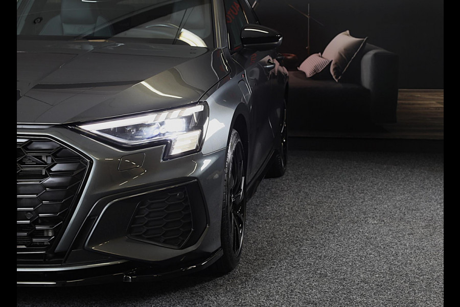 Audi A3 Sportback 45 TFSI e RS3 Look / 245 PK / RS Zetels / B & O / Head Up / 360 Camera / Virtual Cockpit / Open Pano / Matrix