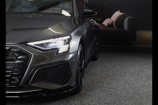 Audi A3 Sportback 45 TFSI e RS3 Look / 245 PK / RS Zetels / B & O / Head Up / 360 Camera / Virtual Cockpit / Open Pano / Matrix