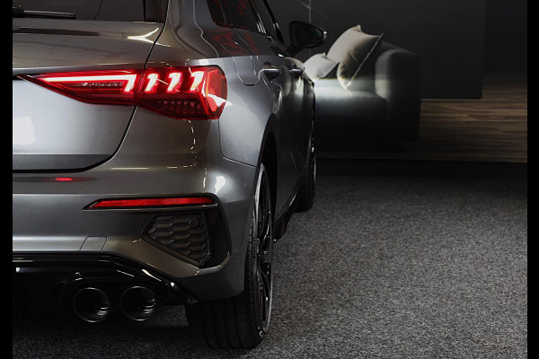 Audi A3 Sportback 45 TFSI e RS3 Look / 245 PK / RS Zetels / B & O / Head Up / 360 Camera / Virtual Cockpit / Open Pano / Matrix