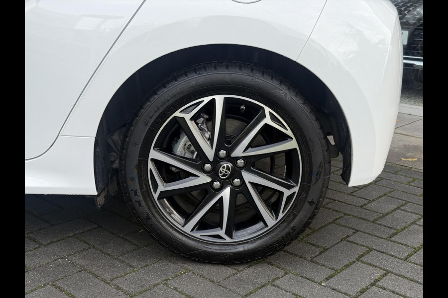 Toyota Yaris 1.5 Hybrid Dynamic Plus | Stoelverwarming, 16 inch, LED, Apple CarPlay/Android Auto, Parkeercamera, Keyless