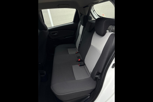 Toyota Yaris 1.5 Hybrid Bi-Tone Bluetooth