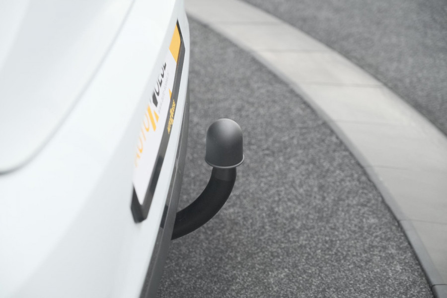 Renault Clio TCe 100 EDC Intens | Trekhaak | 360 Camera | Dodehoekdetectie | Stoelverwarming