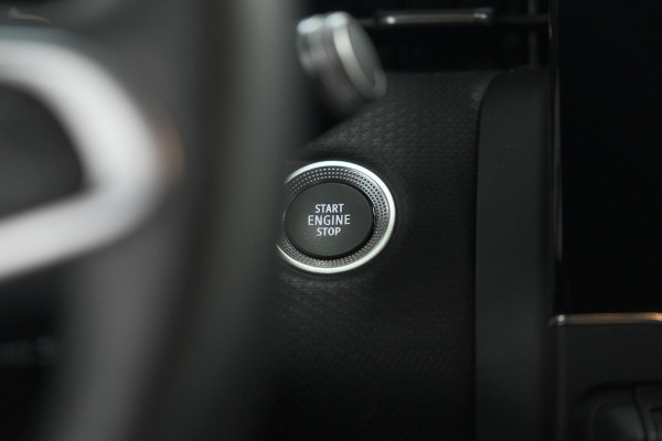 Renault Clio TCe 100 EDC Intens | Trekhaak | 360 Camera | Dodehoekdetectie | Stoelverwarming