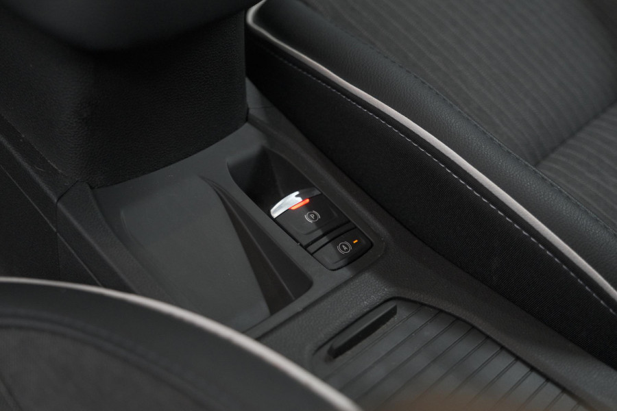 Renault Clio TCe 100 EDC Intens | Trekhaak | 360 Camera | Dodehoekdetectie | Stoelverwarming