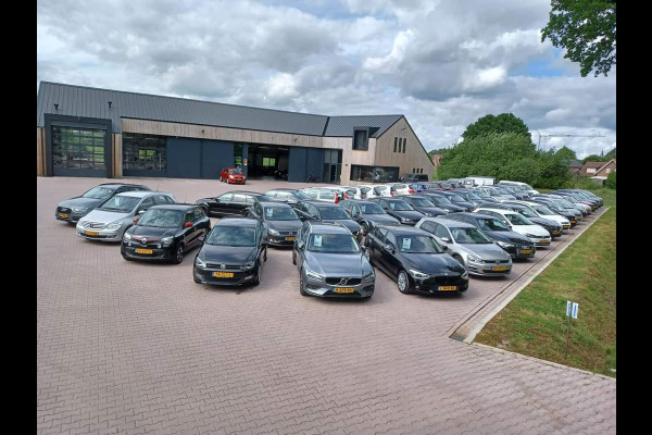 Volvo V40 2.0 T3 Momentum | LED | Navigatie | Cruise | LMV |