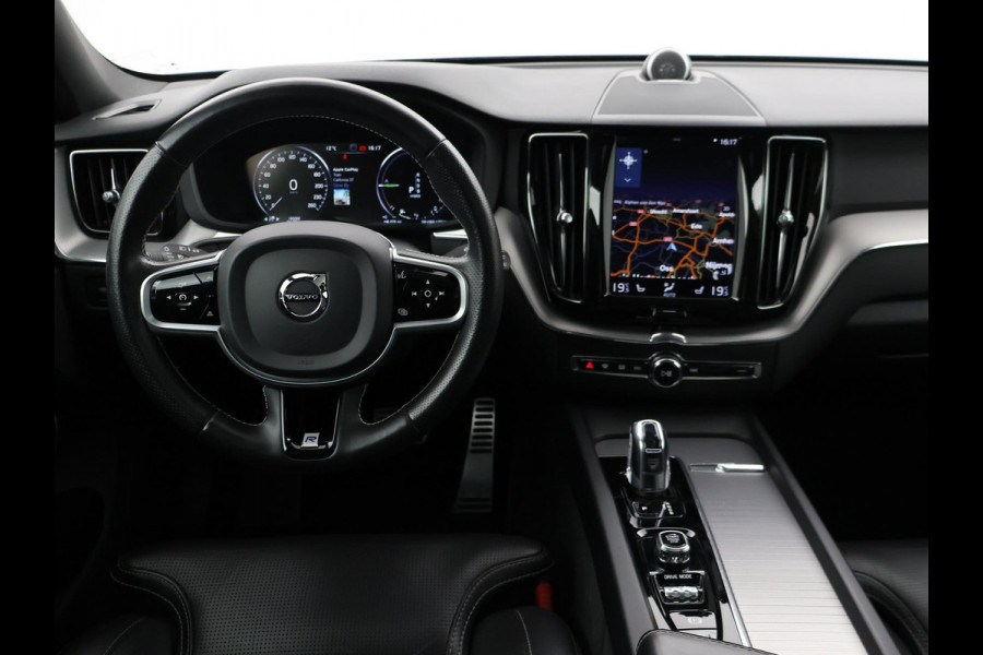 Volvo XC60 2.0 T8 T.E. 390 PK AWD R-DESIGN + BOWERS & WILKINS | 22 INCH | TREKHAAK | 360 CAMERA | PANORAMA | VOL-LEDER