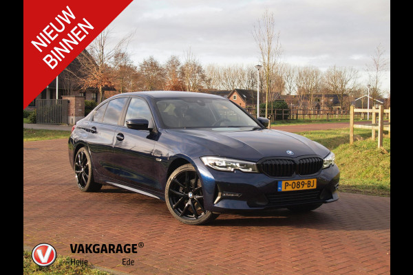 BMW 3-serie 320e Business Edition Plus | Plug-in Hybride | 19 Inch zwarte velgen | Sportstoelen | Leer | NL-Auto |