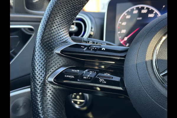 Mercedes-Benz C-Klasse 300 de 4MATIC AMG Line Panoramadak Adaptive Cruise Burmester Full Ambient