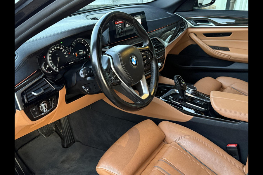 BMW 5 Serie Touring 520i High Executive | LUXURY LINE | PANORAMA | TREKHAAK | LEDER | COMFORT STOELEN |