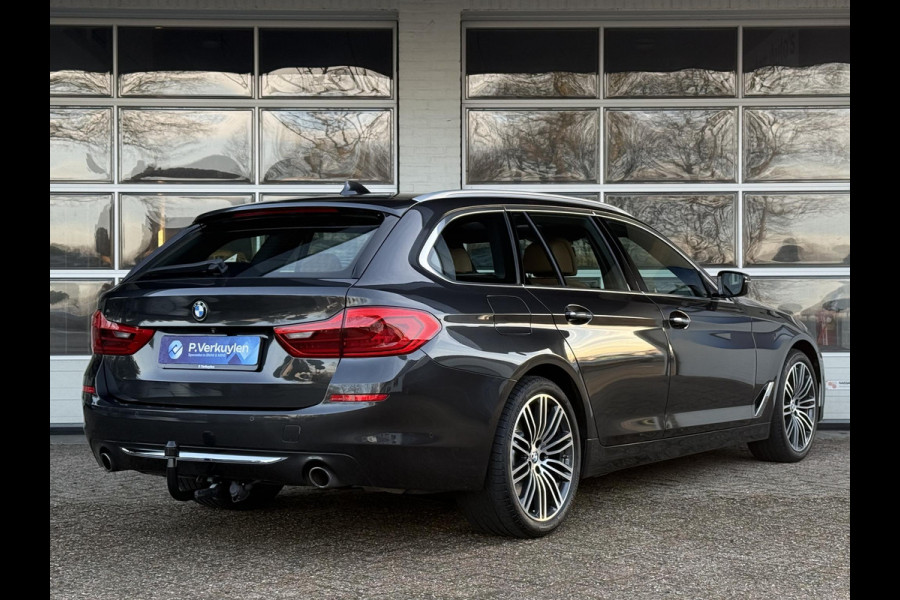 BMW 5 Serie Touring 520i High Executive | LUXURY LINE | PANORAMA | TREKHAAK | LEDER | COMFORT STOELEN |