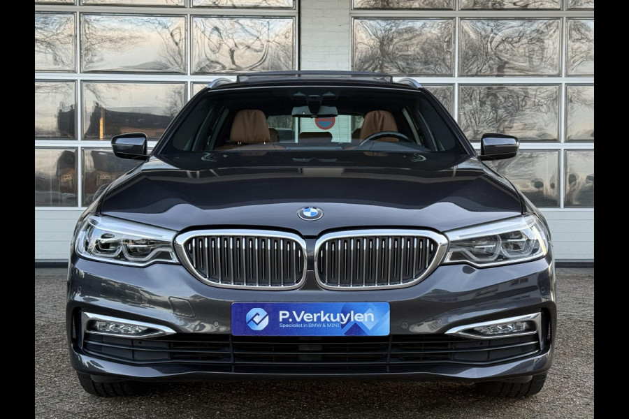 BMW 5 Serie Touring 520i High Executive | LUXURY LINE | PANORAMA | TREKHAAK | LEDER | COMFORT STOELEN |
