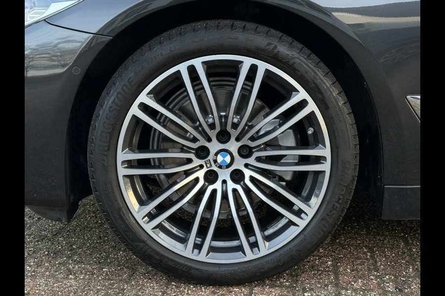 BMW 5 Serie Touring 520i High Executive | LUXURY LINE | PANORAMA | TREKHAAK | LEDER | COMFORT STOELEN |