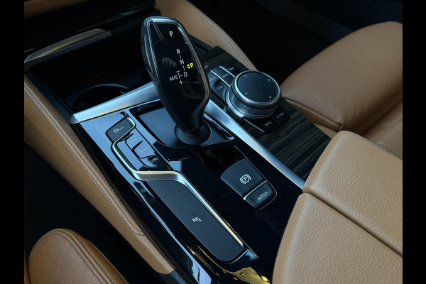 BMW 5 Serie Touring 520i High Executive | LUXURY LINE | PANORAMA | TREKHAAK | LEDER | COMFORT STOELEN |