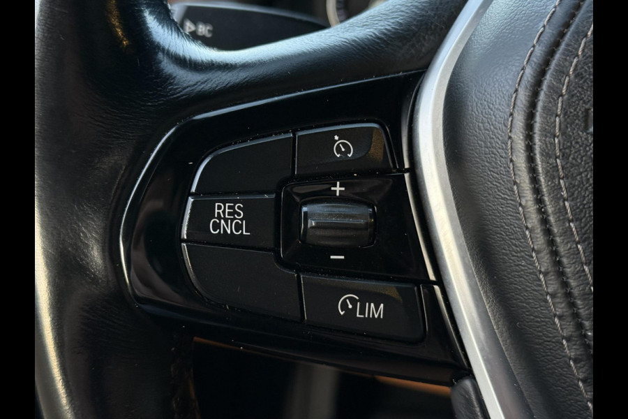 BMW 5 Serie Touring 520i High Executive | LUXURY LINE | PANORAMA | TREKHAAK | LEDER | COMFORT STOELEN |