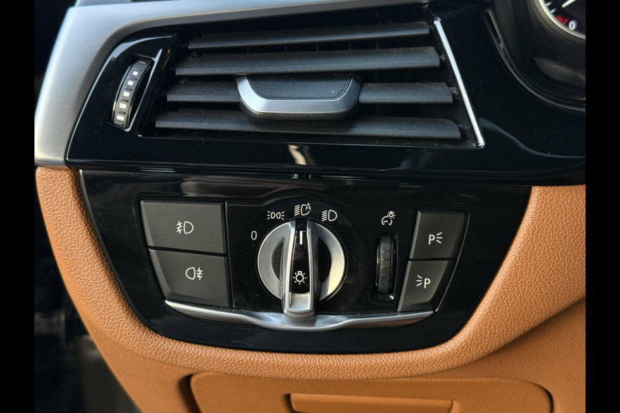 BMW 5 Serie Touring 520i High Executive | LUXURY LINE | PANORAMA | TREKHAAK | LEDER | COMFORT STOELEN |