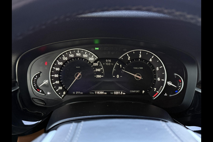 BMW 5 Serie Touring 520i High Executive | LUXURY LINE | PANORAMA | TREKHAAK | LEDER | COMFORT STOELEN |