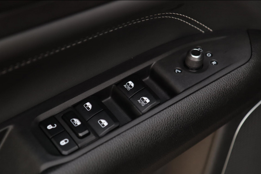 Jeep Compass 4xe 190 Limited / PANODAK / CAMERA / FACELIFT / CARPLAY