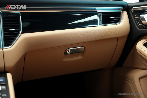 Porsche Macan 2.0 | Panoramadak | Elektrische Trekhaak | Keyless