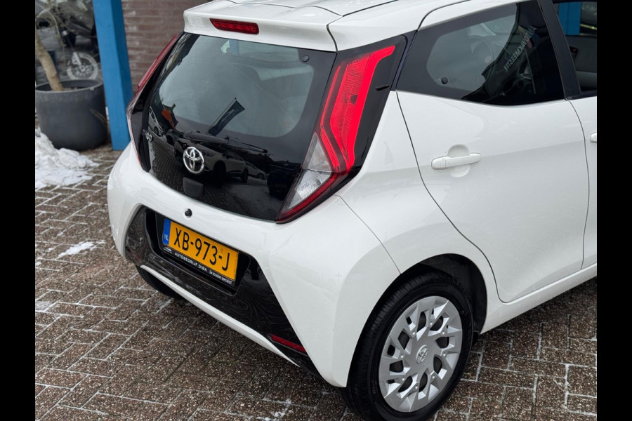 Toyota Aygo 1.0 VVT-i x-play 2018 AUT NAVI AIRCO CAMERA NAP!