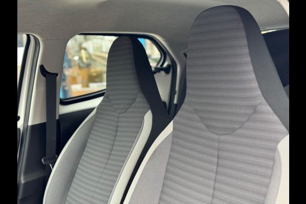 Toyota Aygo 1.0 VVT-i x-play 2018 AUT NAVI AIRCO CAMERA NAP!